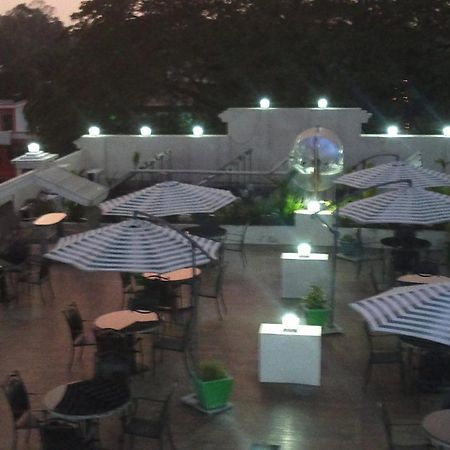 Hotel Sea Palace Kollam Bagian luar foto