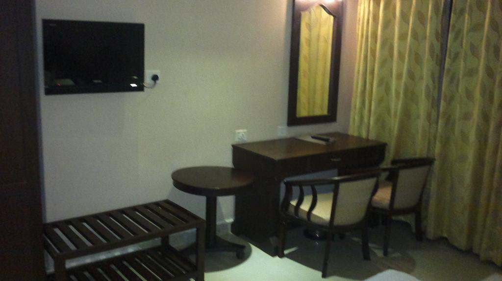 Hotel Sea Palace Kollam Bagian luar foto