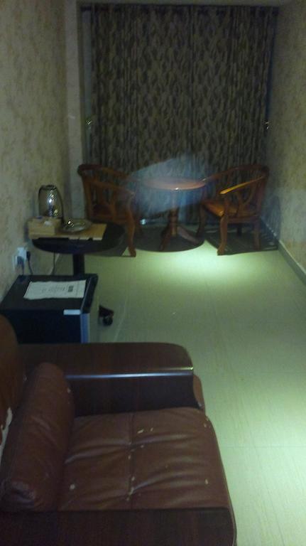Hotel Sea Palace Kollam Bagian luar foto