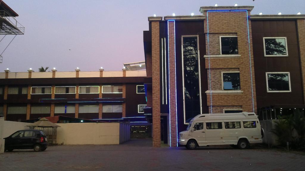 Hotel Sea Palace Kollam Bagian luar foto